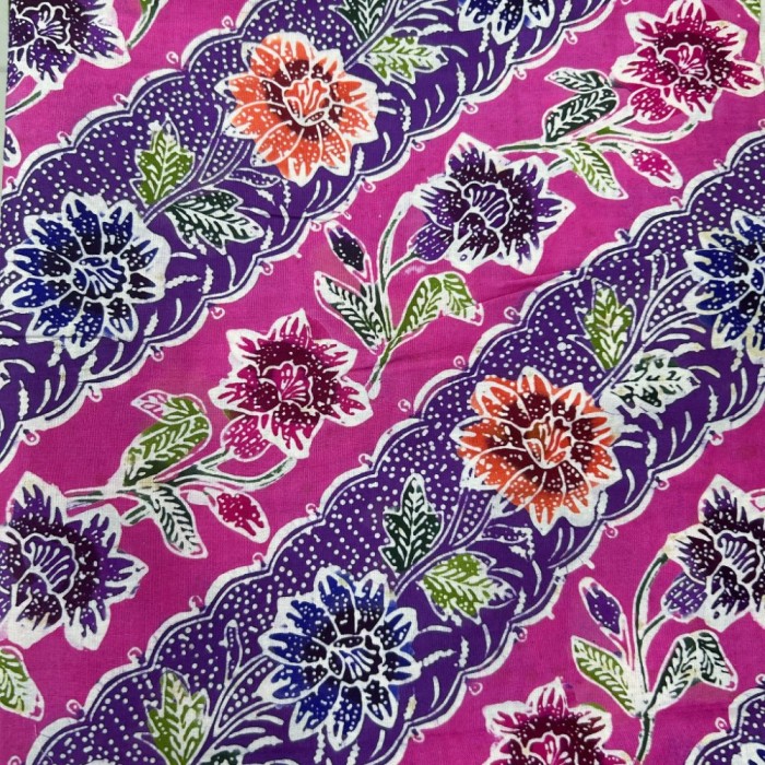 Flowers & Leaves in Diagonal - Pink